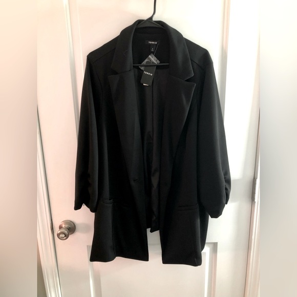 Torrid Studio Cupro Single Button Blazer NWT - Picture 4 of 7